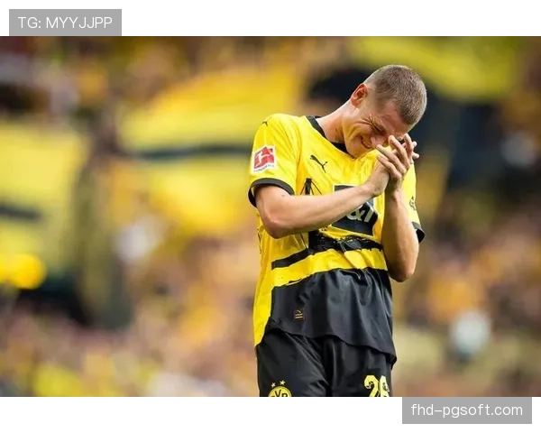 特写瞬间：老将罗伊斯替补登场第一次触球，便送出一记穿透防线的反击直塞